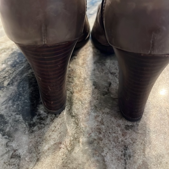 Comfortable Born Boots - Picture 4 of 7